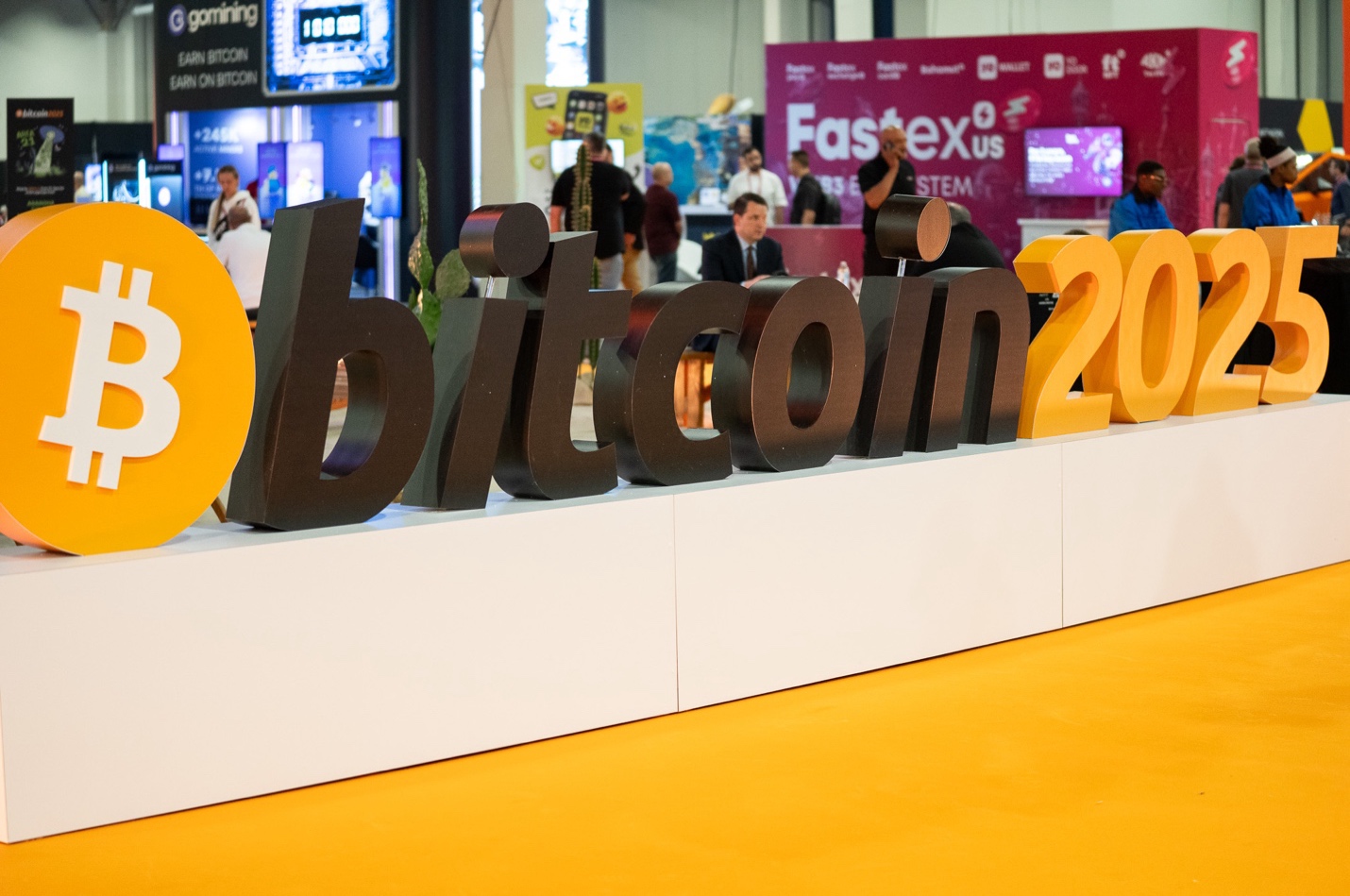 A large sign on a table

AI-generated content may be incorrect.